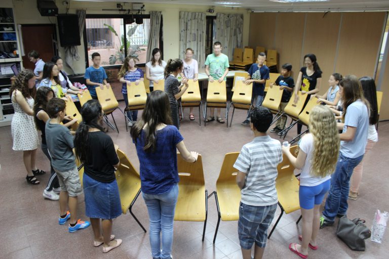פרויקט "חונכות וירטואלית" של "עמותת שמע", הפועלת למען ילדים ונוער חרשים וכבדי שמיעה, סיכם עוד שנה מוצלחת בערב מרגש במיוחד, בו בוגרי "שמע" החונכים נפגשו עם החניכים, להם שימשו כאחים גדולים במהלך השנה האחרונה