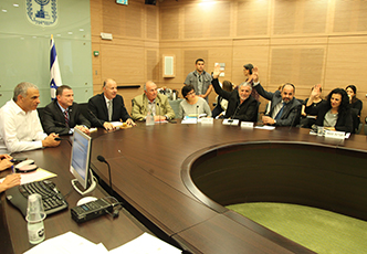 דיון במשבר הביטוח הסיעודי: ניסנקורן: "מתווה מחורבן, נכריז סכסוך עבודה"; סלינגר: "לא מכירה מתווה טוב יותר"; ח"כ שמולי פרץ בבכי