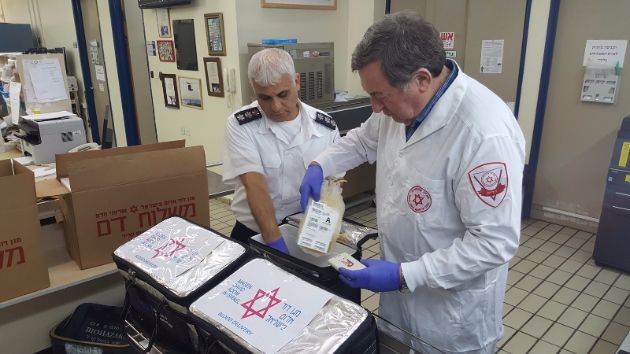 המטולוג בכיר ממד"א יטוס לפנות בוקר עם מנות ומרכיבי דם לפרו
