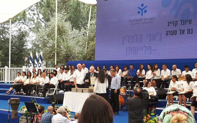 חמישה מתנדבי מד"א מהשירות הלאומי והאזרחי קיבלו אות הצטיינות מנשיא המדינה