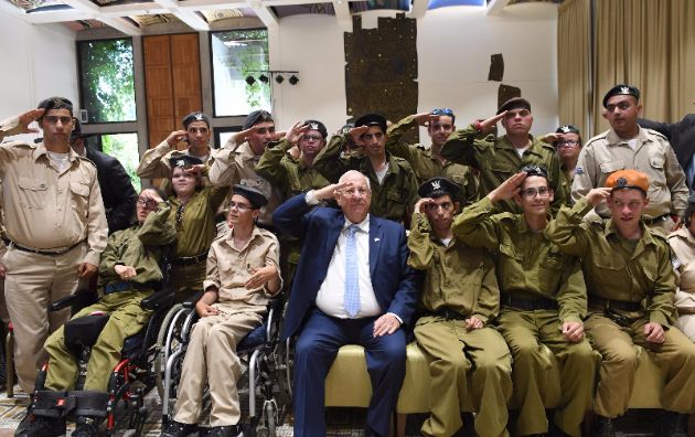 "אתם מוכיחים שאין דבר העומד בפני הרצון ועם חיילים כאלה, אין דבר שיעמוד בפני המדינה שלנו"