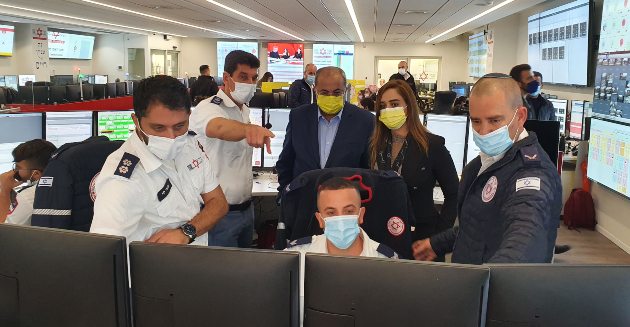 ח"כ ד"ר אחמד טיבי וסונדוס סאלח בביקור במוקד הלאומי של מד"א