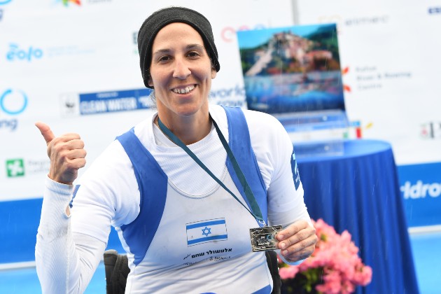 מדלית כסף לחותרת מורן סמואל באליפות אירופה