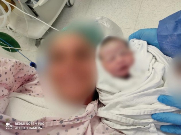 בחודש התשיעי להריונה באמצע הרצאה לקתה בשבץ מוחי: הרופאים בשערי צדק נלחמו על חייה ועל חיי העובר והם שרדו כנגד כל הסיכויים
