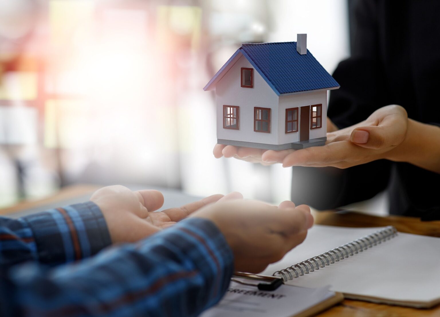 הכשל הבלתי נמנע של שוק הדירות הקיים: העדר תמריצי קבלנים והפסיכולוגיה של 'כיס עמוק'